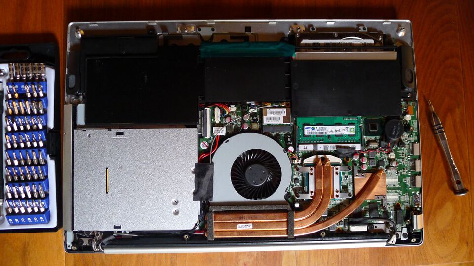Datei:1984x1116xpurism-mobo-in-case-e1408406145325.jpg